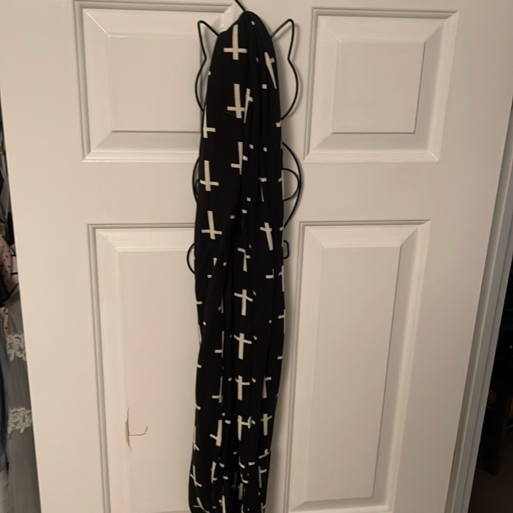 Black and white infinity scarf